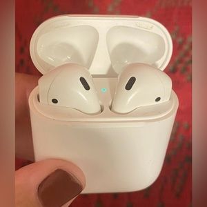 Apple AirPods Gen 2-White (Works Perfectly Fine Except Mic Does Not Work)